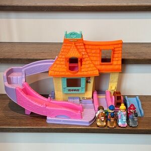 Little People Klip Klop cottage